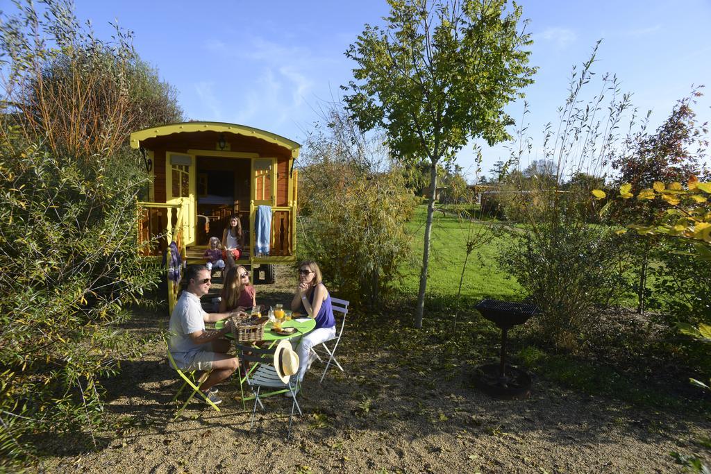 Les Roulottes & Cottages Du Moulin Chenille-Change Exterior photo