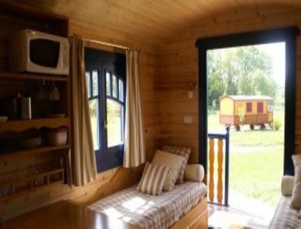 Les Roulottes & Cottages Du Moulin Chenille-Change Exterior photo